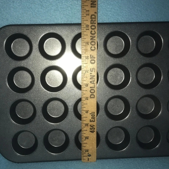 Mini muffins or cupcake bakeware teflon coated thick rolled edges makes 24 - Picture 8 of 9